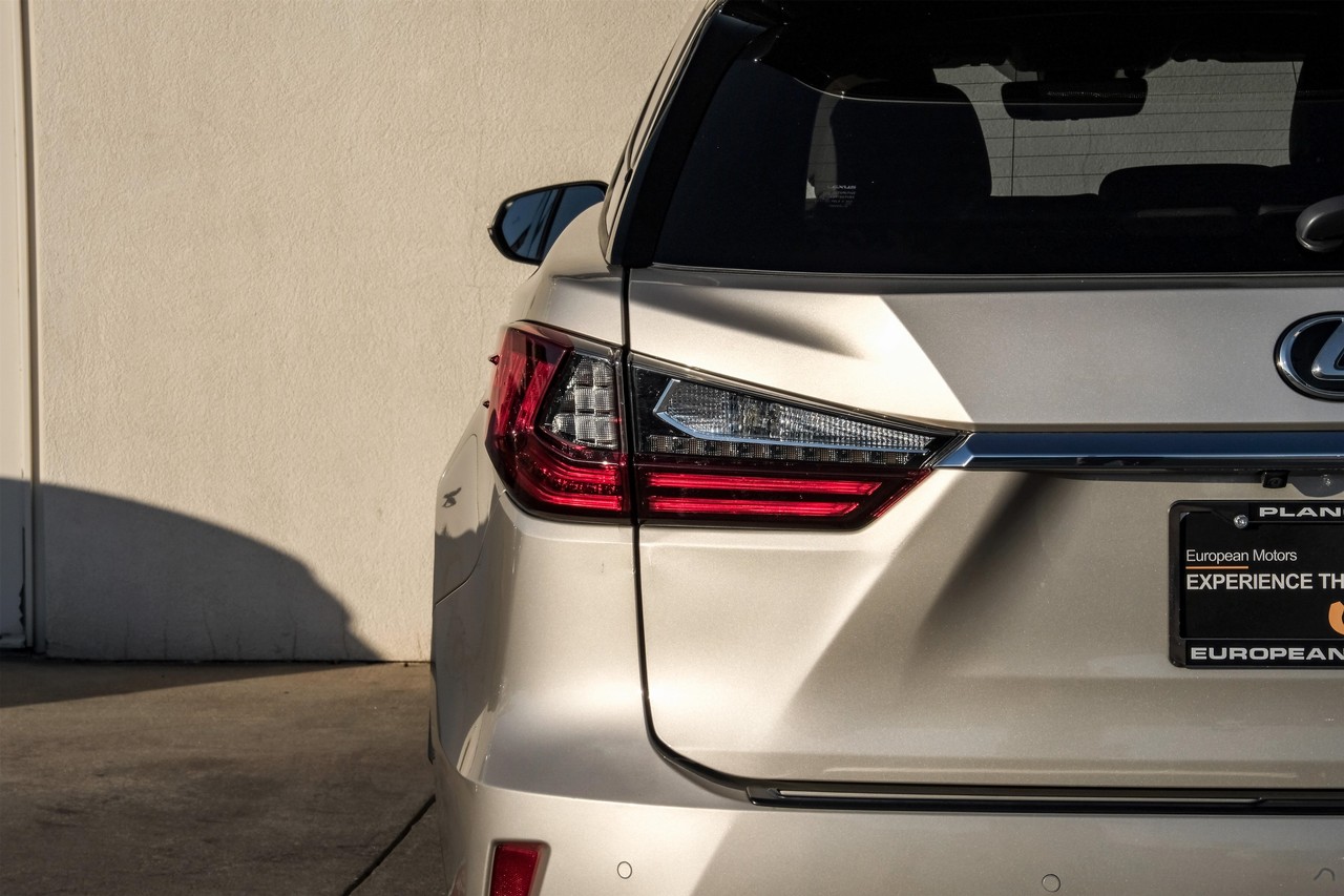 Lexus RX Vehicle Main Gallery Image 52