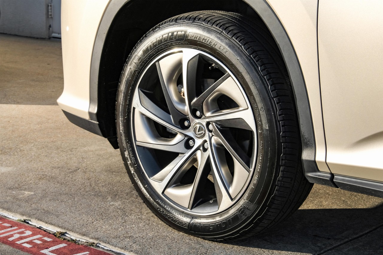 Lexus RX Vehicle Main Gallery Image 58