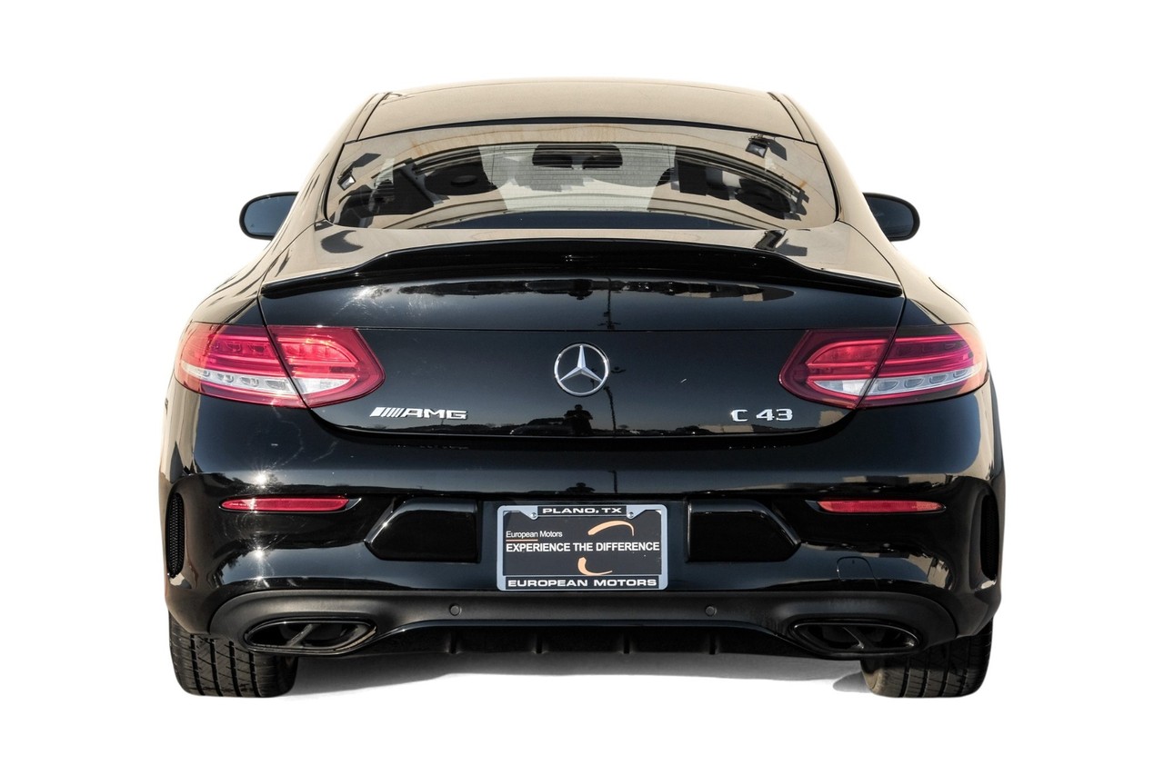 Mercedes-Benz C-Class Vehicle Main Gallery Image 10