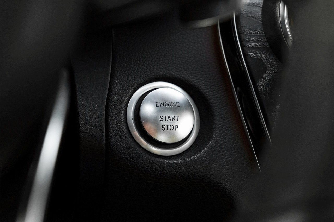 Mercedes-Benz C-Class Vehicle Main Gallery Image 20