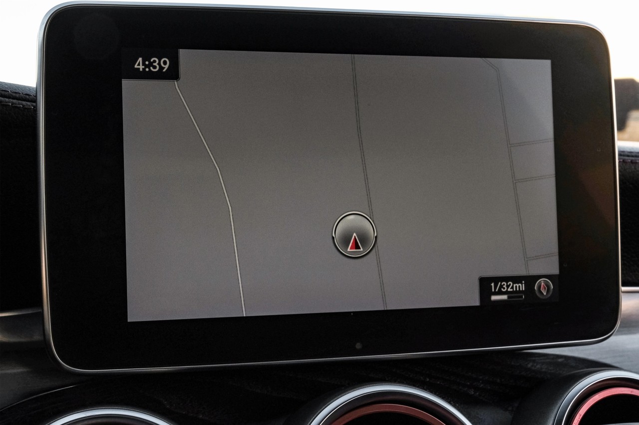 Mercedes-Benz C-Class Vehicle Main Gallery Image 21