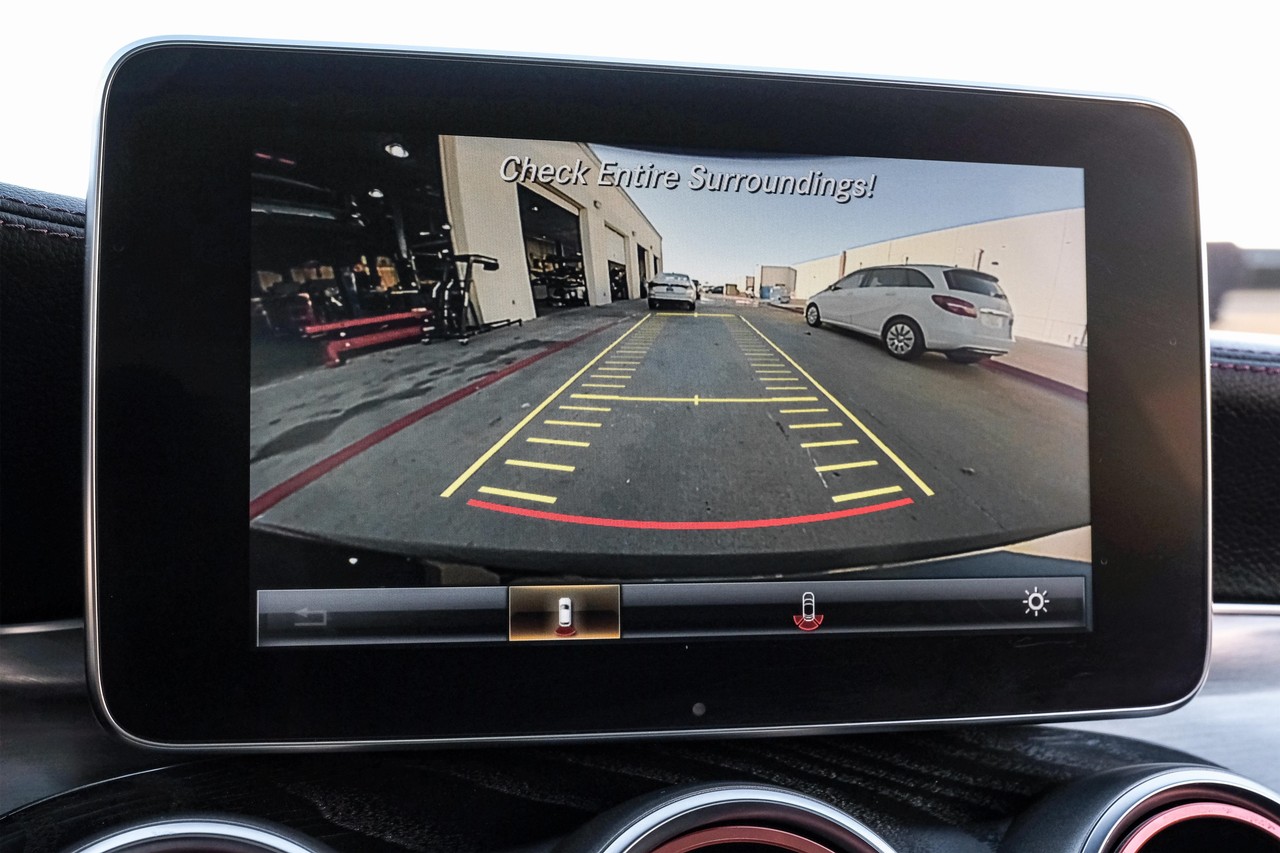 Mercedes-Benz C-Class Vehicle Main Gallery Image 22