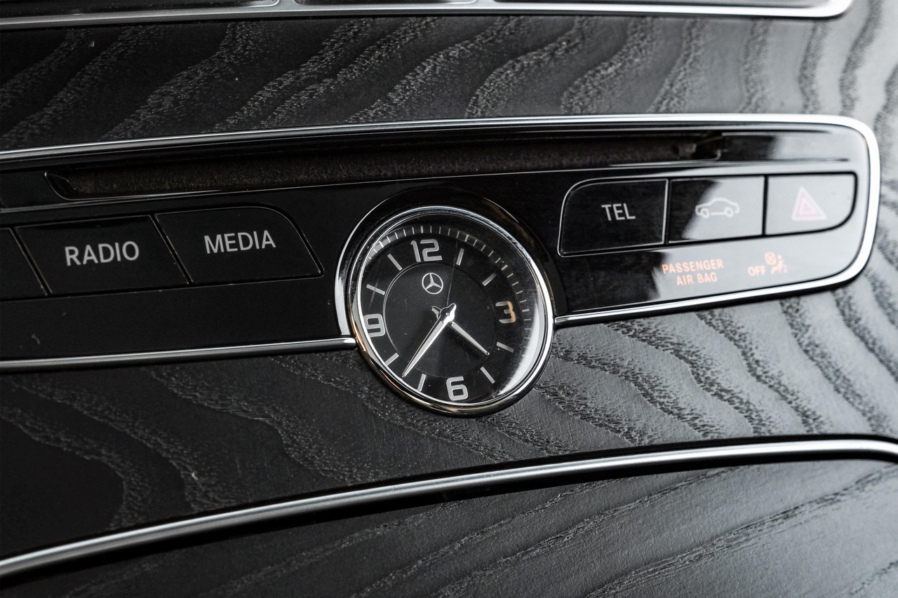 Mercedes-Benz C-Class Vehicle Main Gallery Image 27