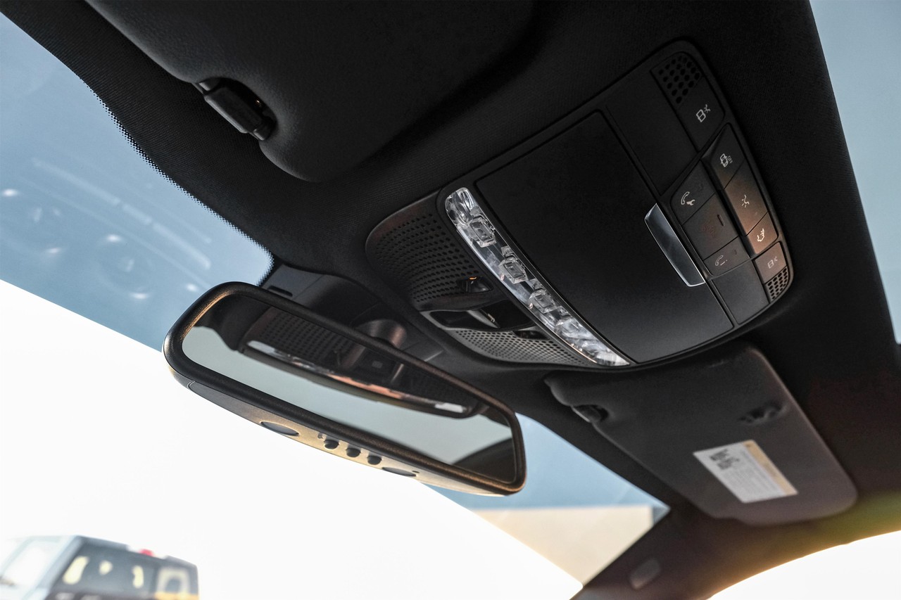 Mercedes-Benz C-Class Vehicle Main Gallery Image 29