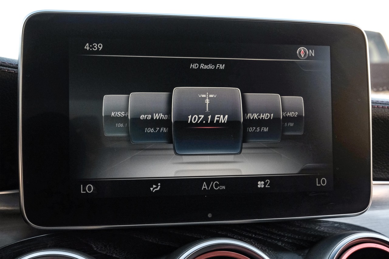 Mercedes-Benz C-Class Vehicle Main Gallery Image 30