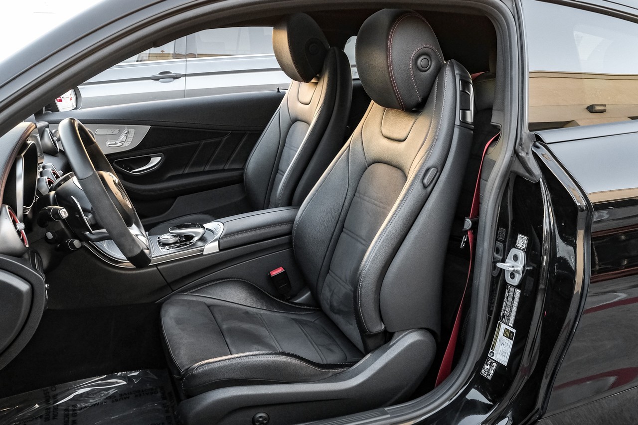 Mercedes-Benz C-Class Vehicle Main Gallery Image 31