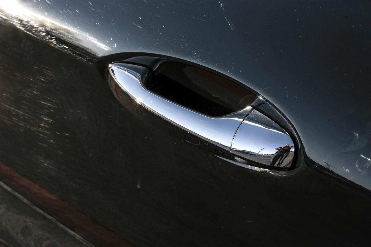 Mercedes-Benz C-Class Vehicle Main Gallery Image 35