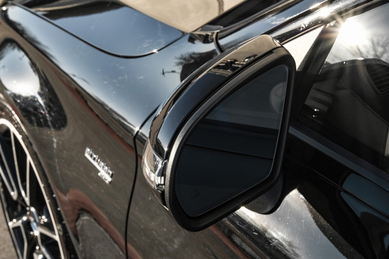 Mercedes-Benz C-Class Vehicle Main Gallery Image 36