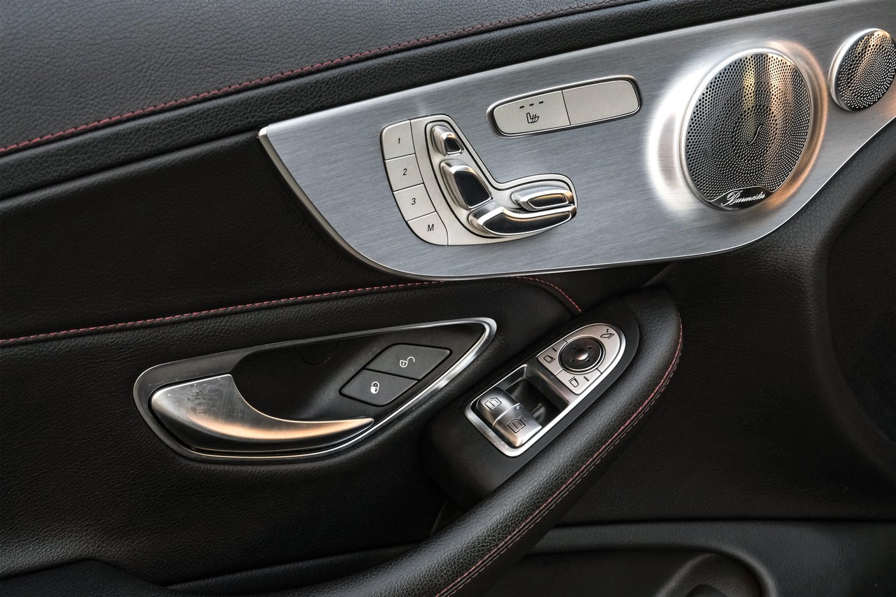 Mercedes-Benz C-Class Vehicle Main Gallery Image 38