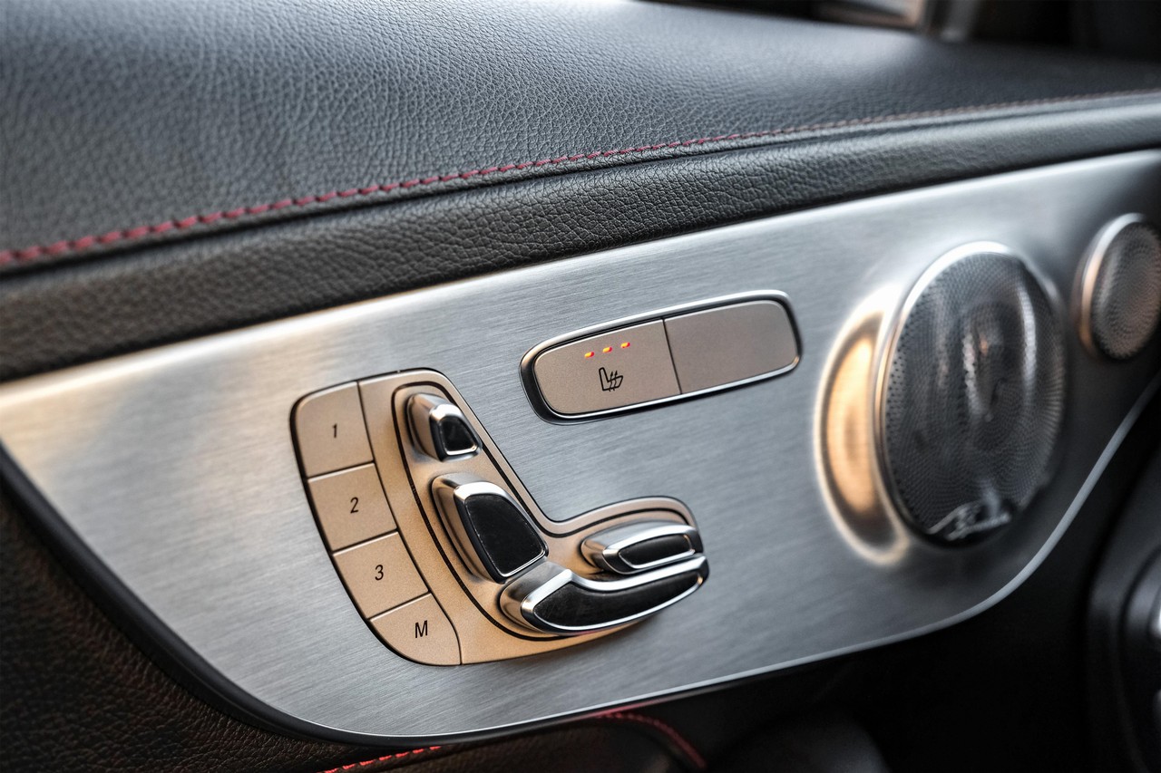 Mercedes-Benz C-Class Vehicle Main Gallery Image 39