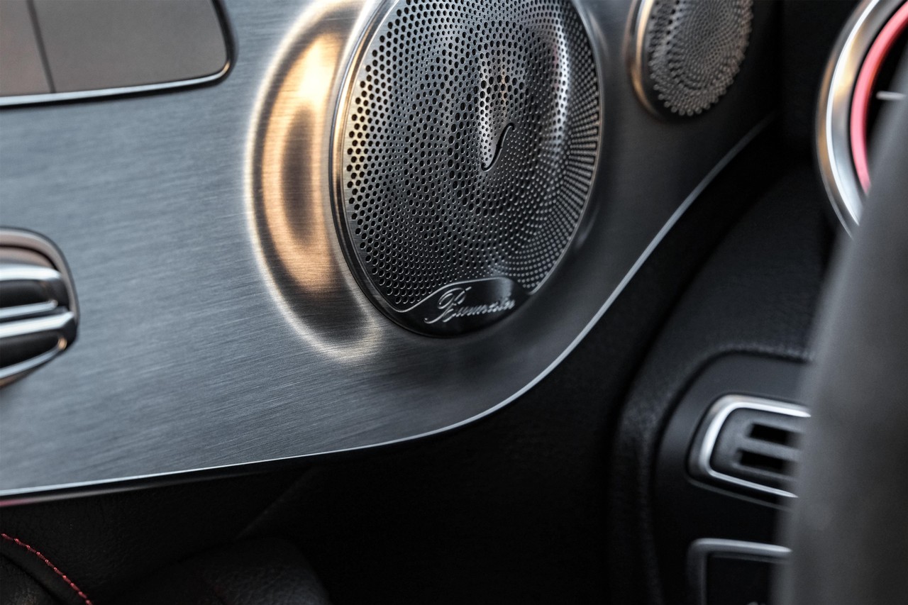 Mercedes-Benz C-Class Vehicle Main Gallery Image 40