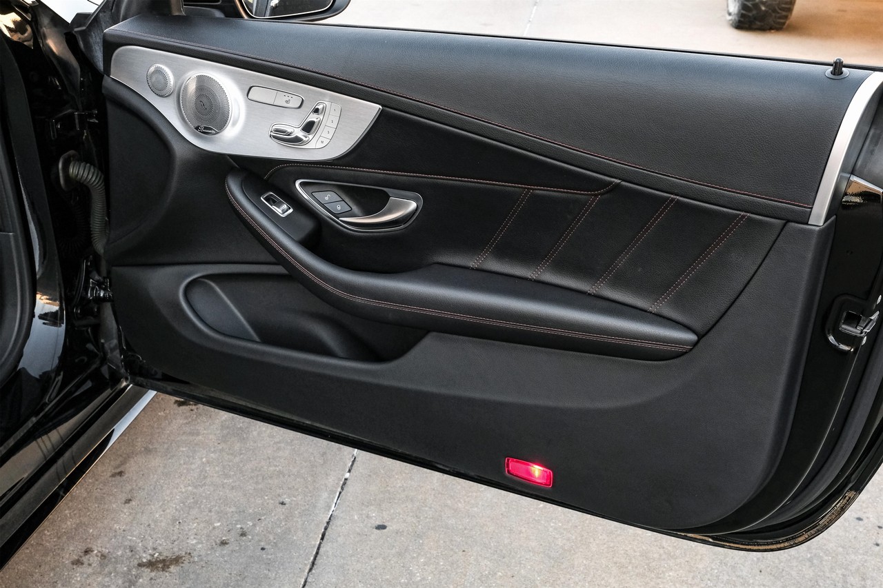 Mercedes-Benz C-Class Vehicle Main Gallery Image 42