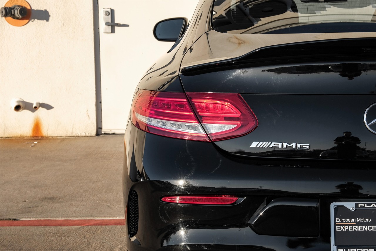 Mercedes-Benz C-Class Vehicle Main Gallery Image 44