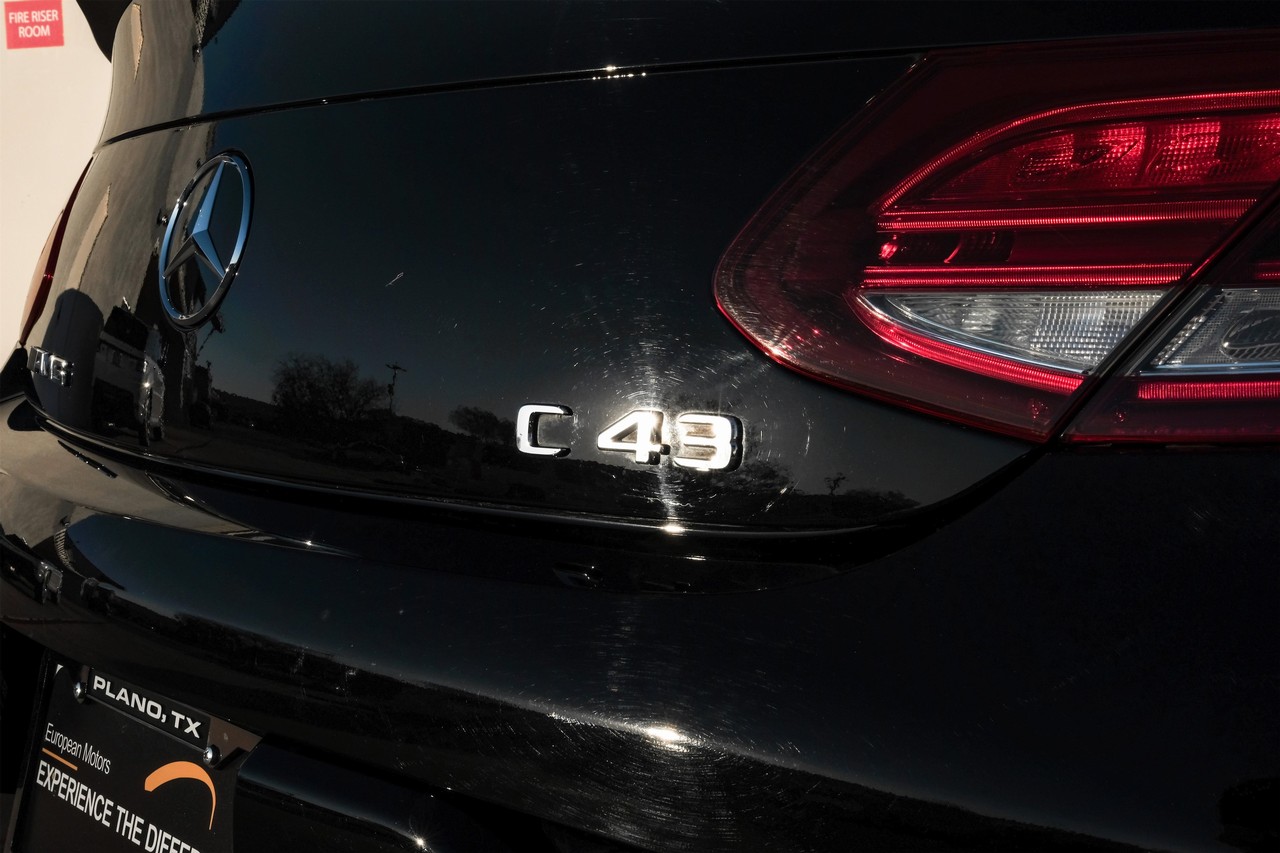 Mercedes-Benz C-Class Vehicle Main Gallery Image 45