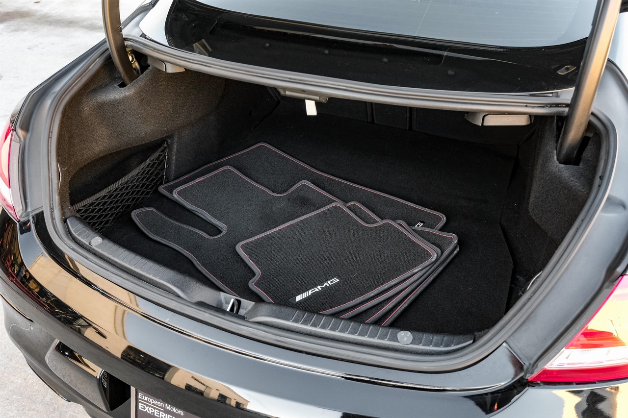 Mercedes-Benz C-Class Vehicle Main Gallery Image 50