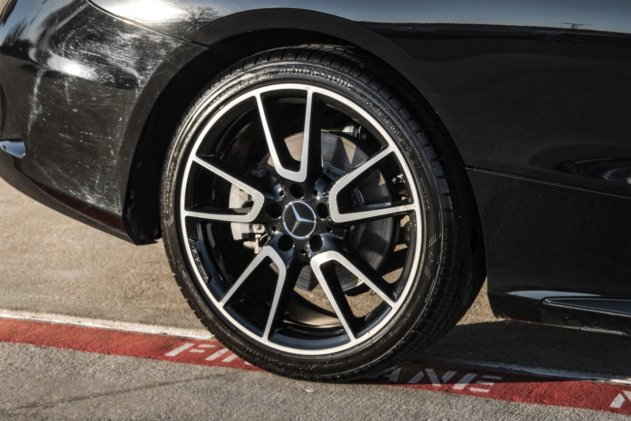 Mercedes-Benz C-Class Vehicle Main Gallery Image 53