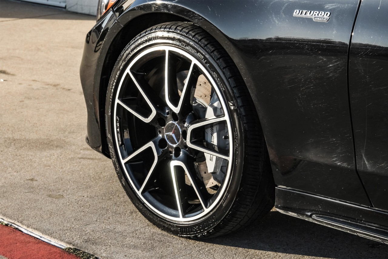 Mercedes-Benz C-Class Vehicle Main Gallery Image 54