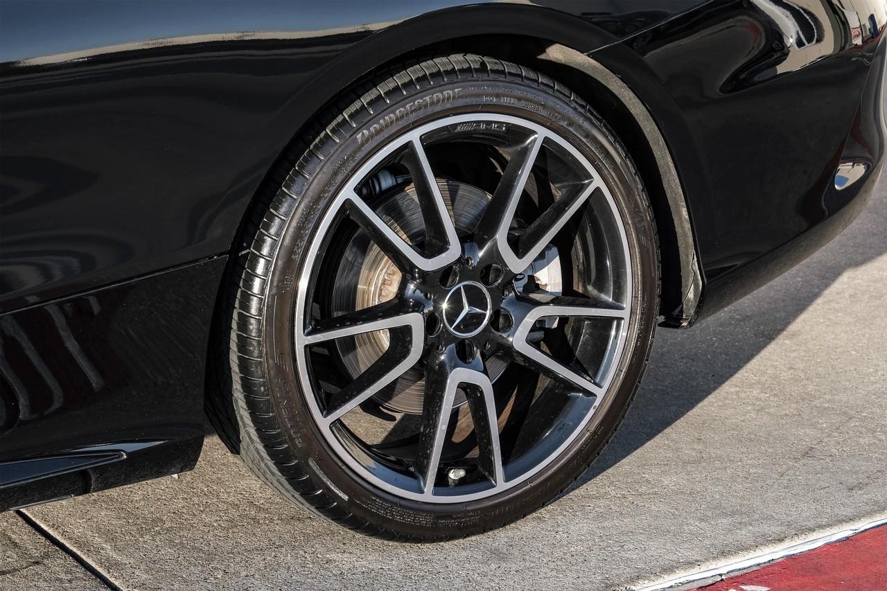 Mercedes-Benz C-Class Vehicle Main Gallery Image 55