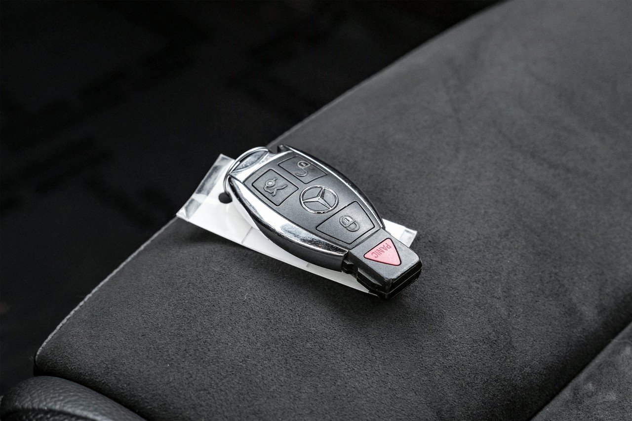 Mercedes-Benz C-Class Vehicle Main Gallery Image 56