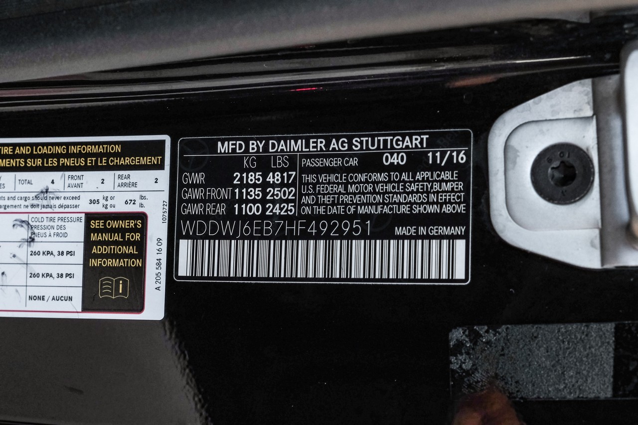 Mercedes-Benz C-Class Vehicle Main Gallery Image 57