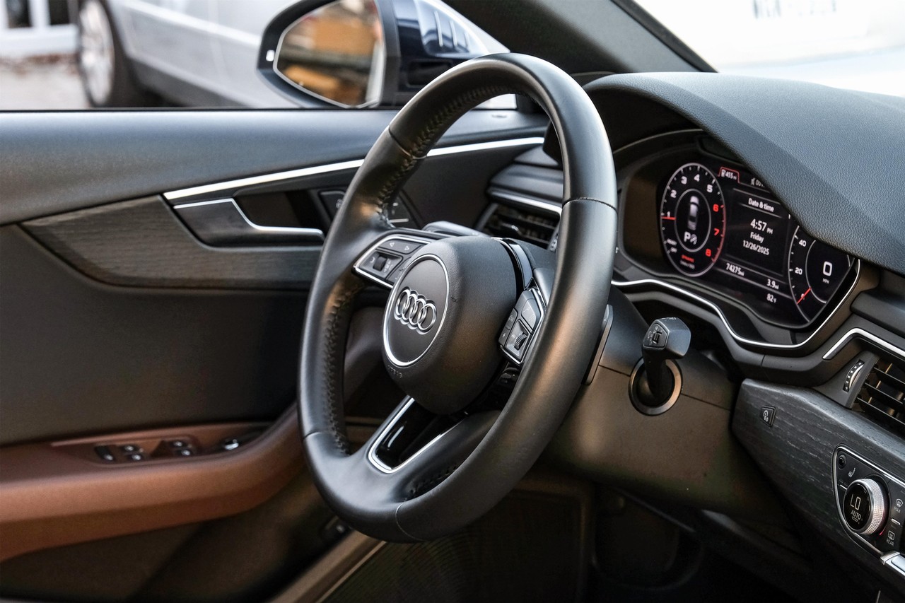 Audi A4 Vehicle Main Gallery Image 12