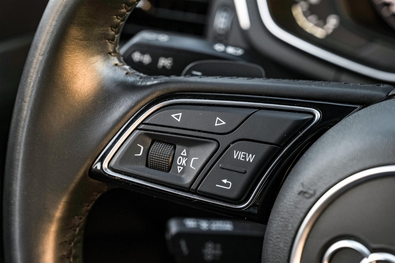 Audi A4 Vehicle Main Gallery Image 15