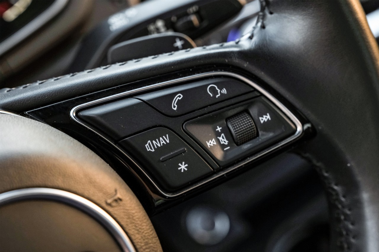 Audi A4 Vehicle Main Gallery Image 16