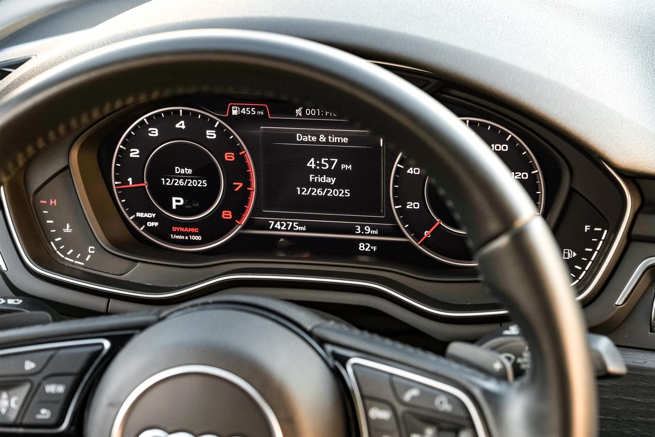 Audi A4 Vehicle Main Gallery Image 17