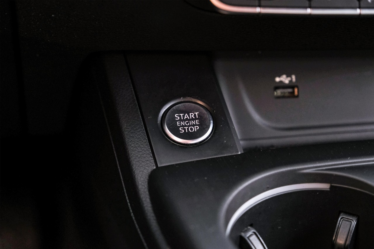 Audi A4 Vehicle Main Gallery Image 20