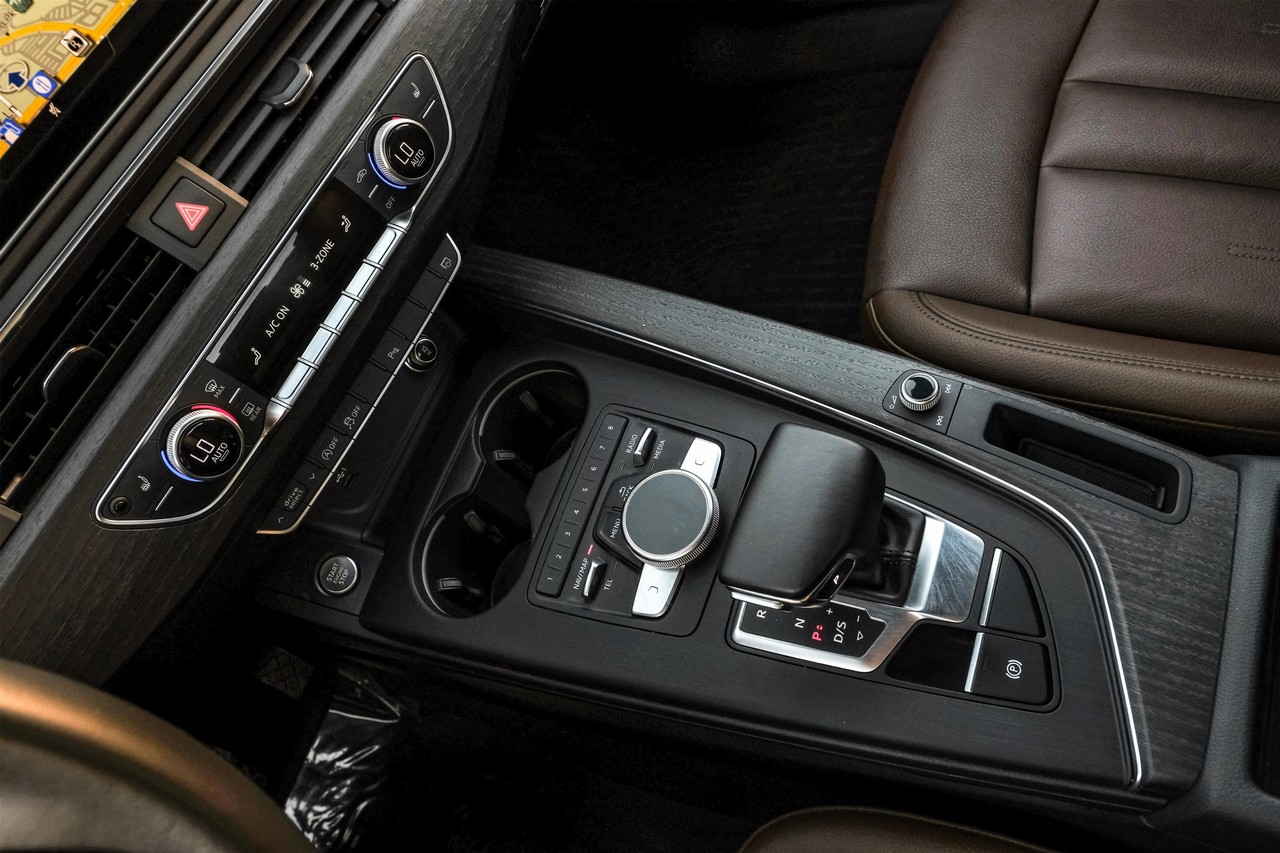 Audi A4 Vehicle Main Gallery Image 23