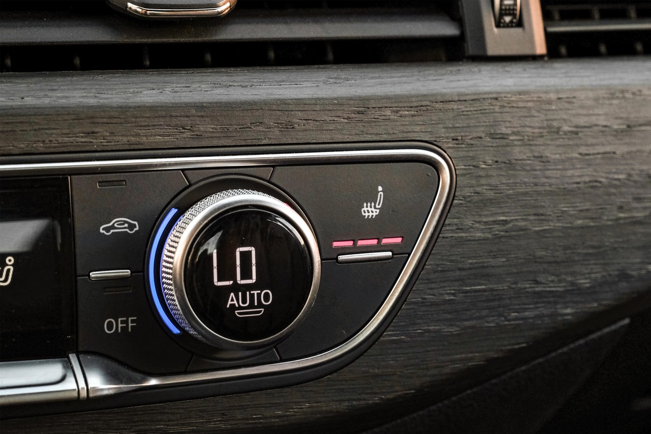 Audi A4 Vehicle Main Gallery Image 26