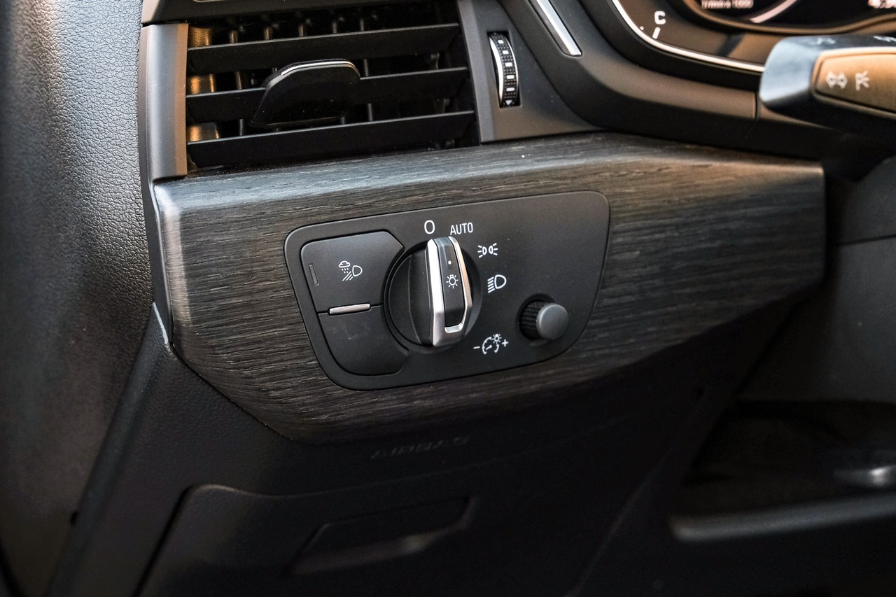 Audi A4 Vehicle Main Gallery Image 27