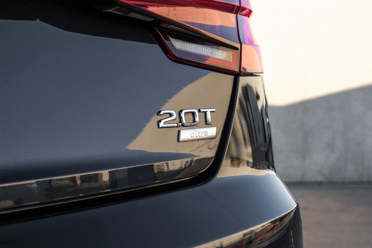 Audi A4 Vehicle Main Gallery Image 53