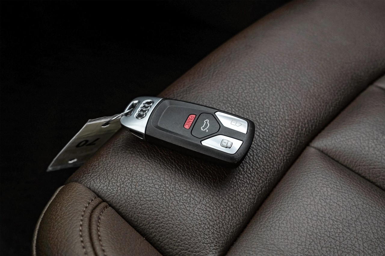 Audi A4 Vehicle Main Gallery Image 59