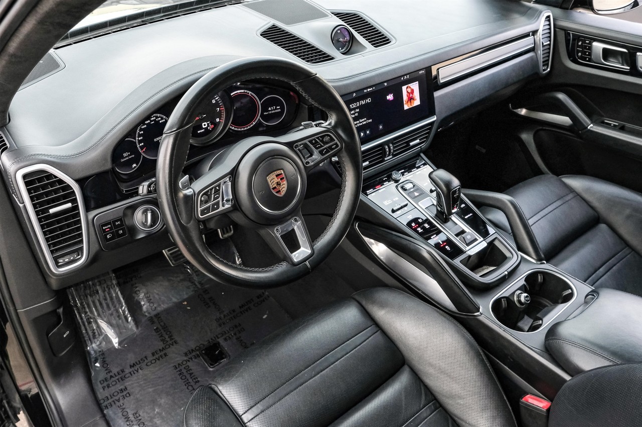 Porsche Cayenne Vehicle Main Gallery Image 03