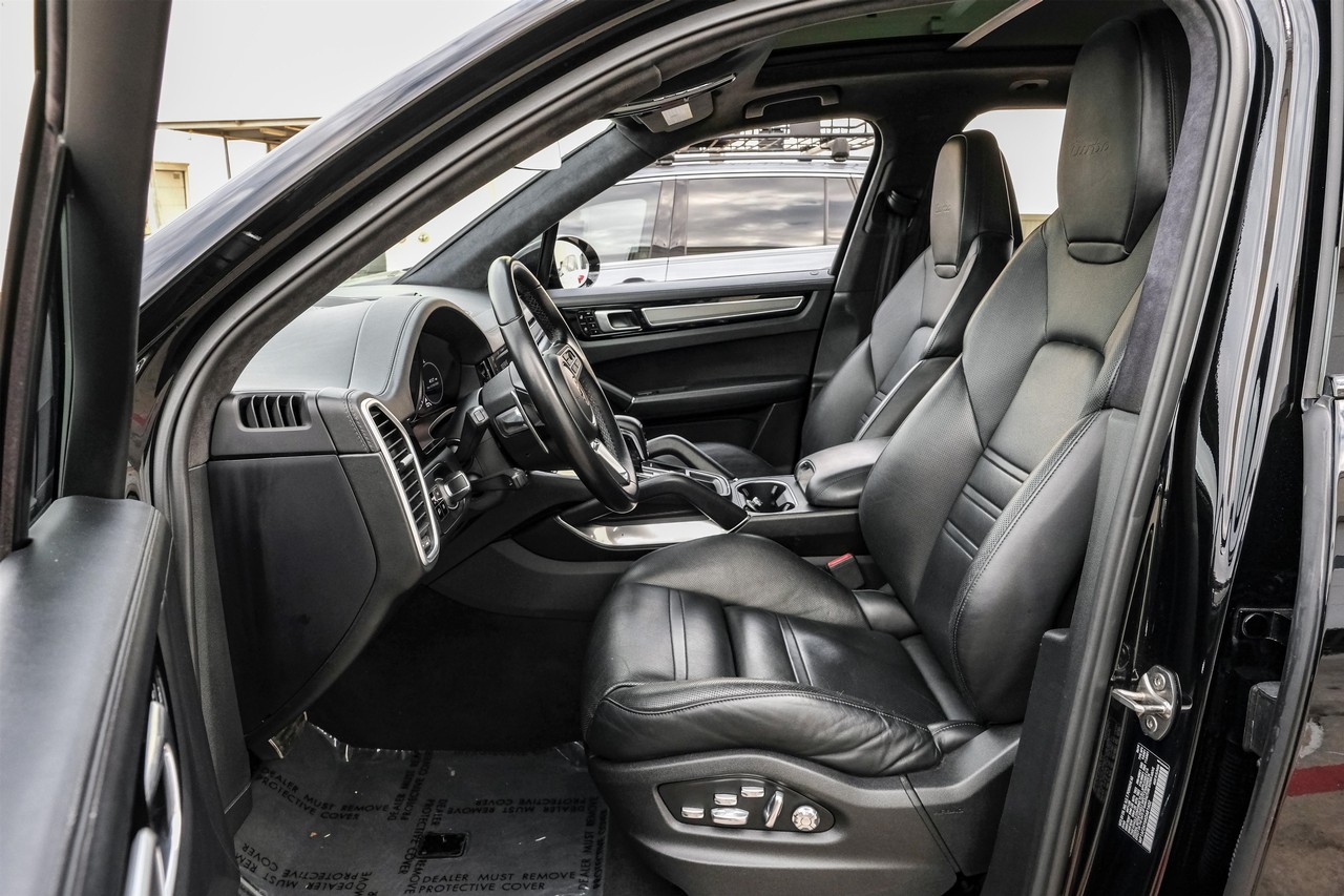 Porsche Cayenne Vehicle Main Gallery Image 04