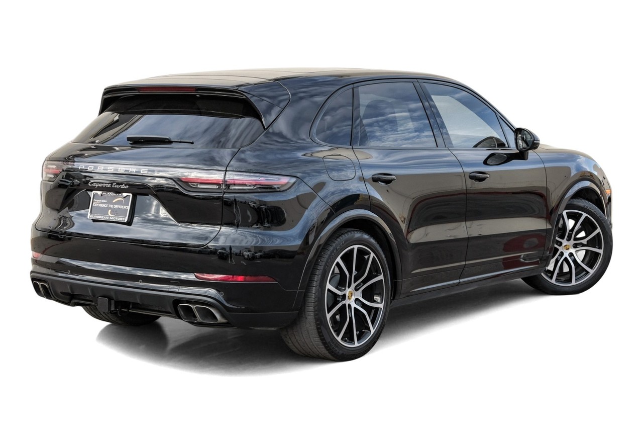 Porsche Cayenne Vehicle Main Gallery Image 09