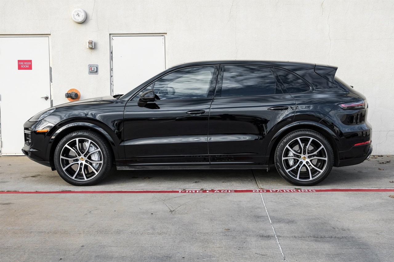 Porsche Cayenne Vehicle Main Gallery Image 12