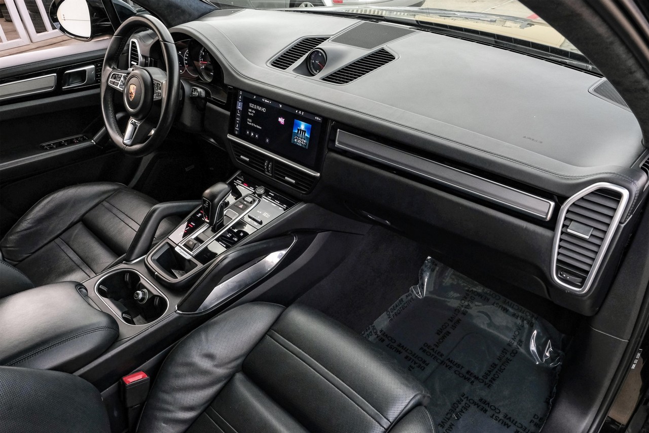 Porsche Cayenne Vehicle Main Gallery Image 13