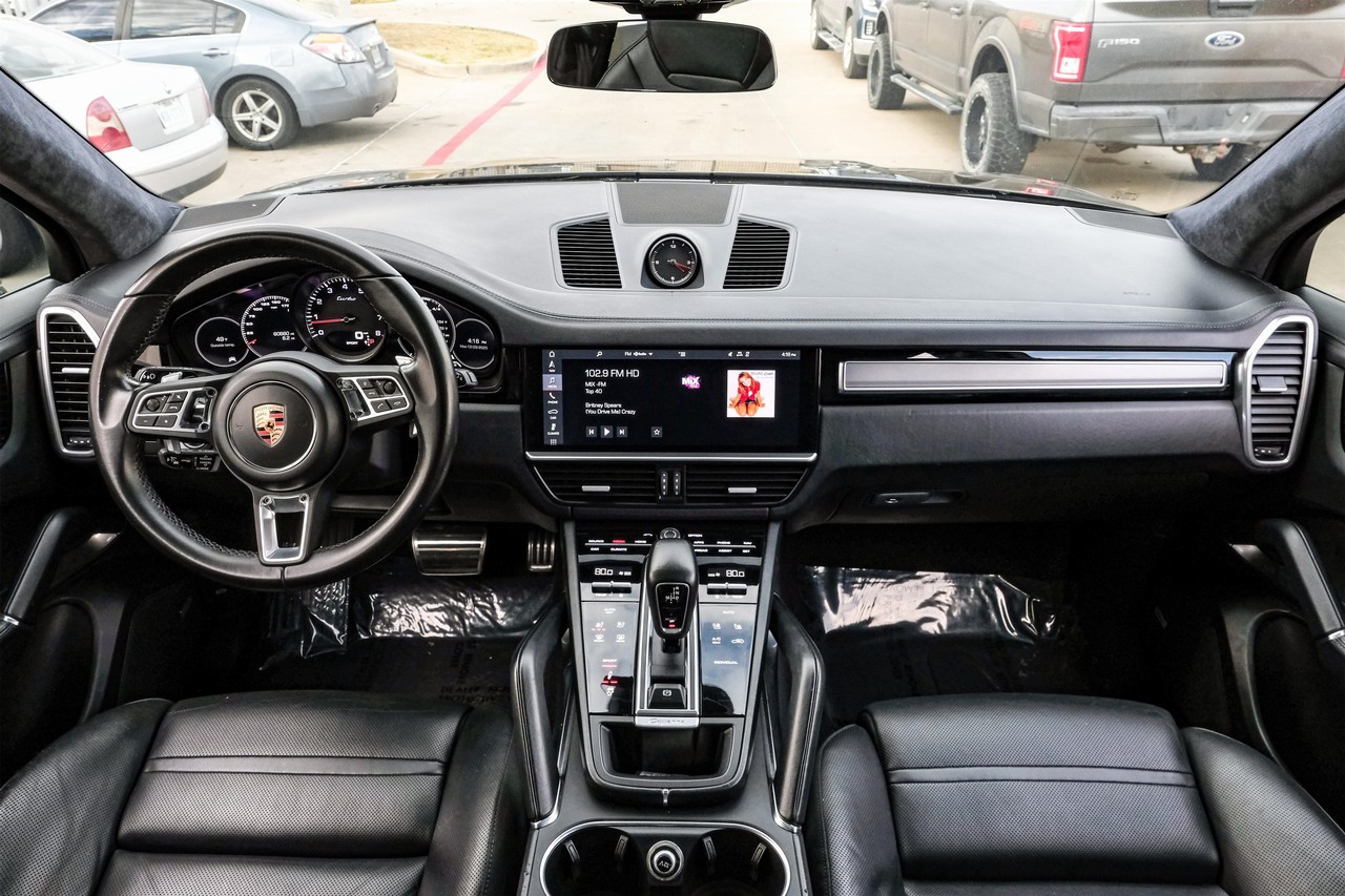 Porsche Cayenne Vehicle Main Gallery Image 15