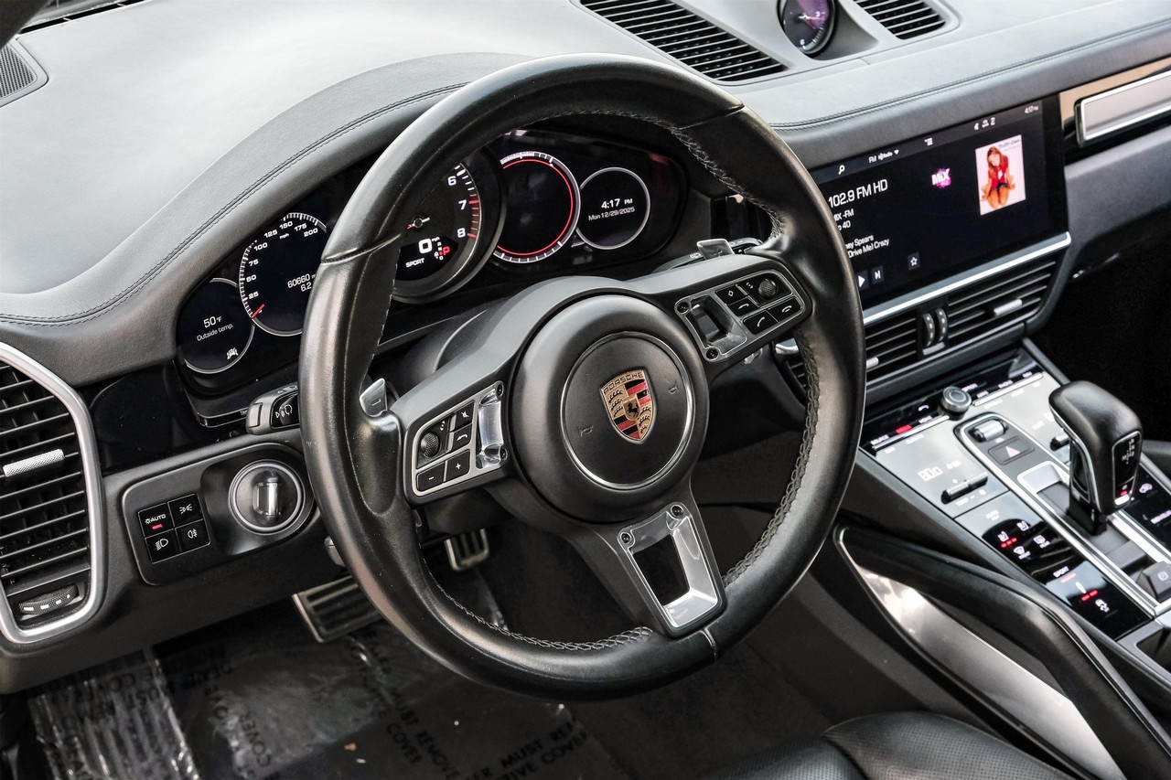 Porsche Cayenne Vehicle Main Gallery Image 16
