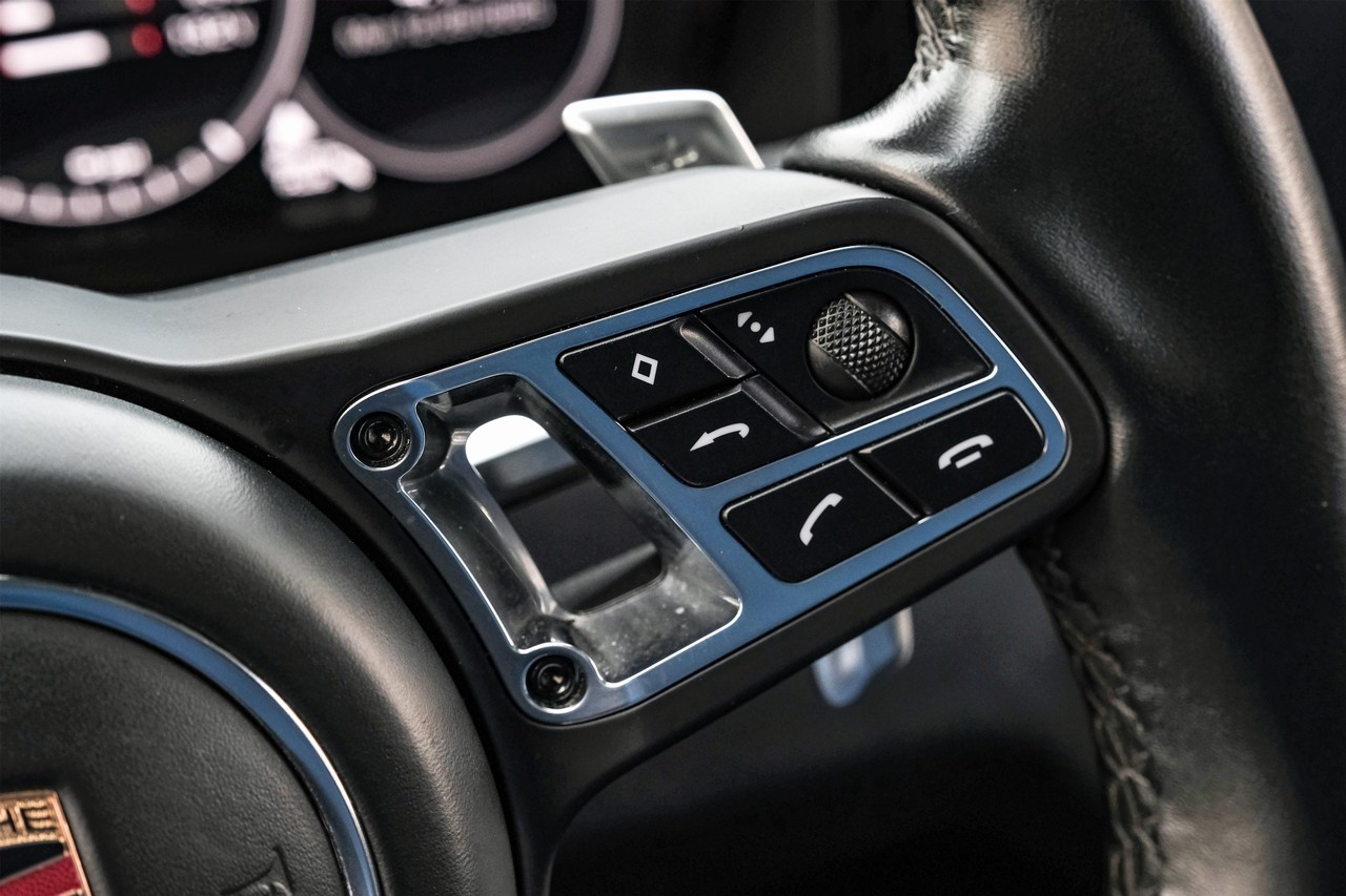 Porsche Cayenne Vehicle Main Gallery Image 18