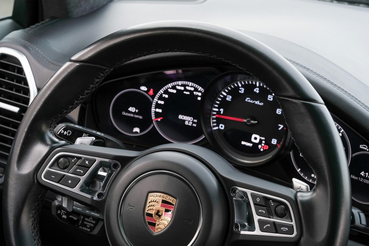 Porsche Cayenne Vehicle Main Gallery Image 19