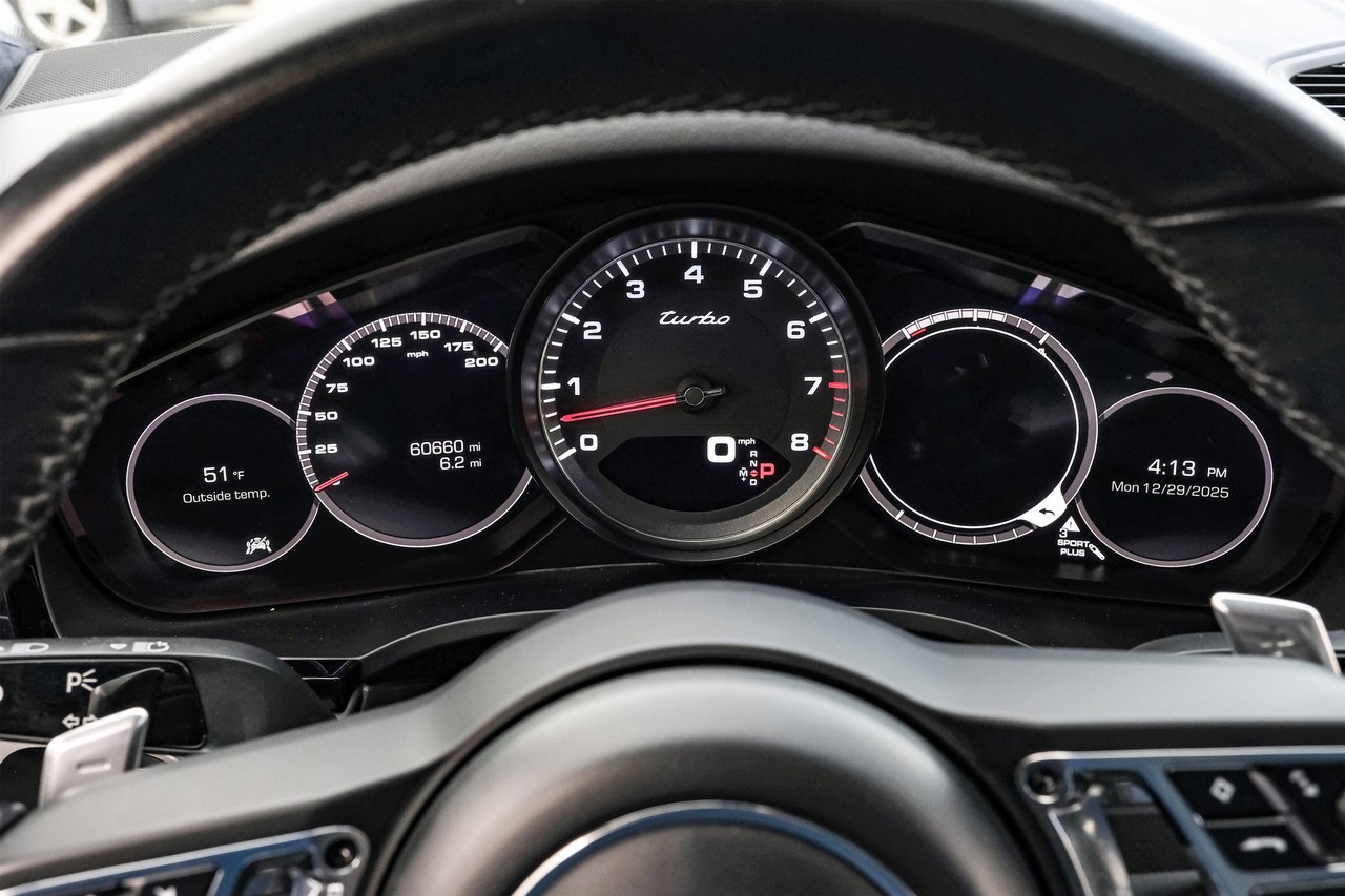 Porsche Cayenne Vehicle Main Gallery Image 20