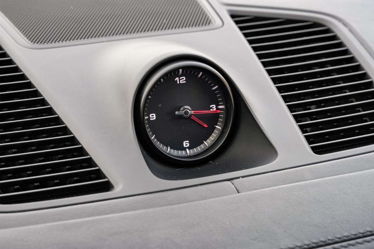 Porsche Cayenne Vehicle Main Gallery Image 31