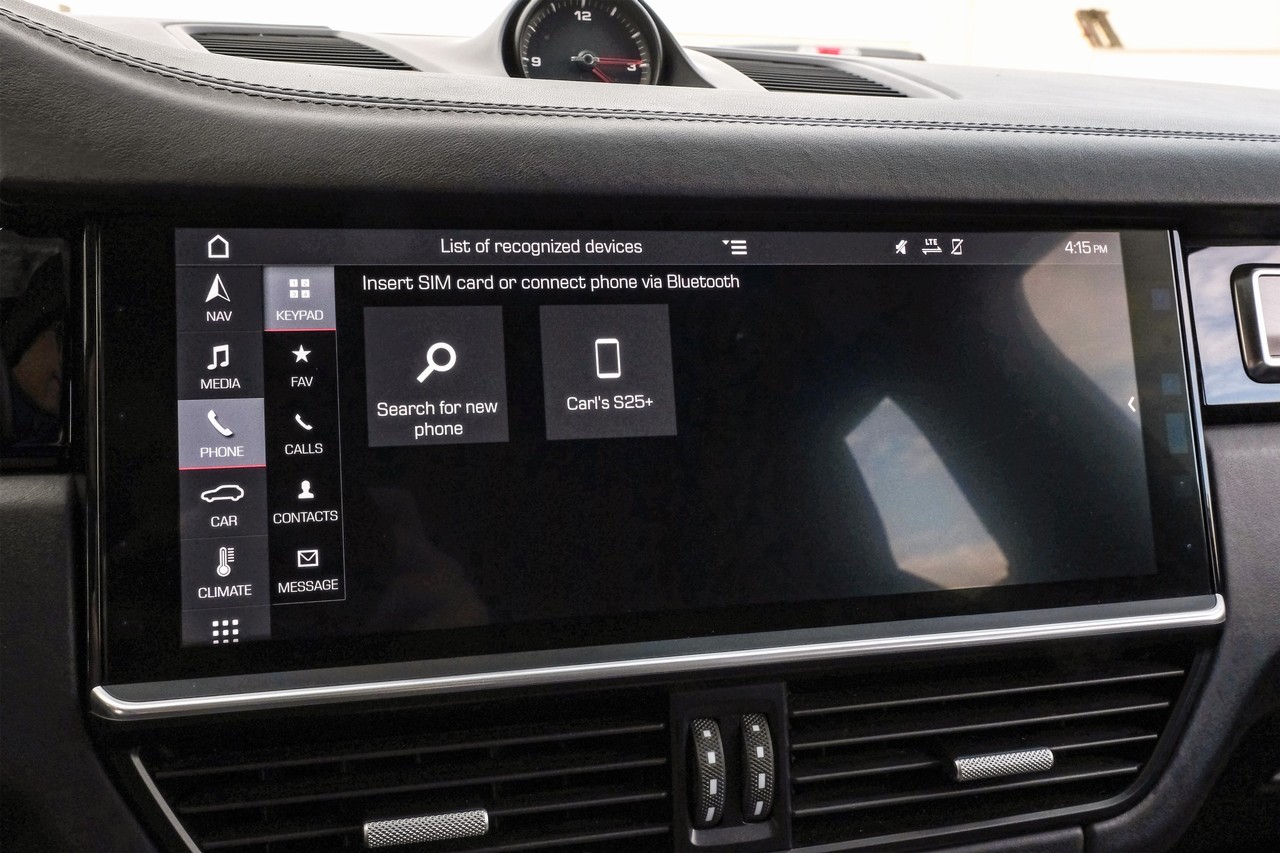 Porsche Cayenne Vehicle Main Gallery Image 35