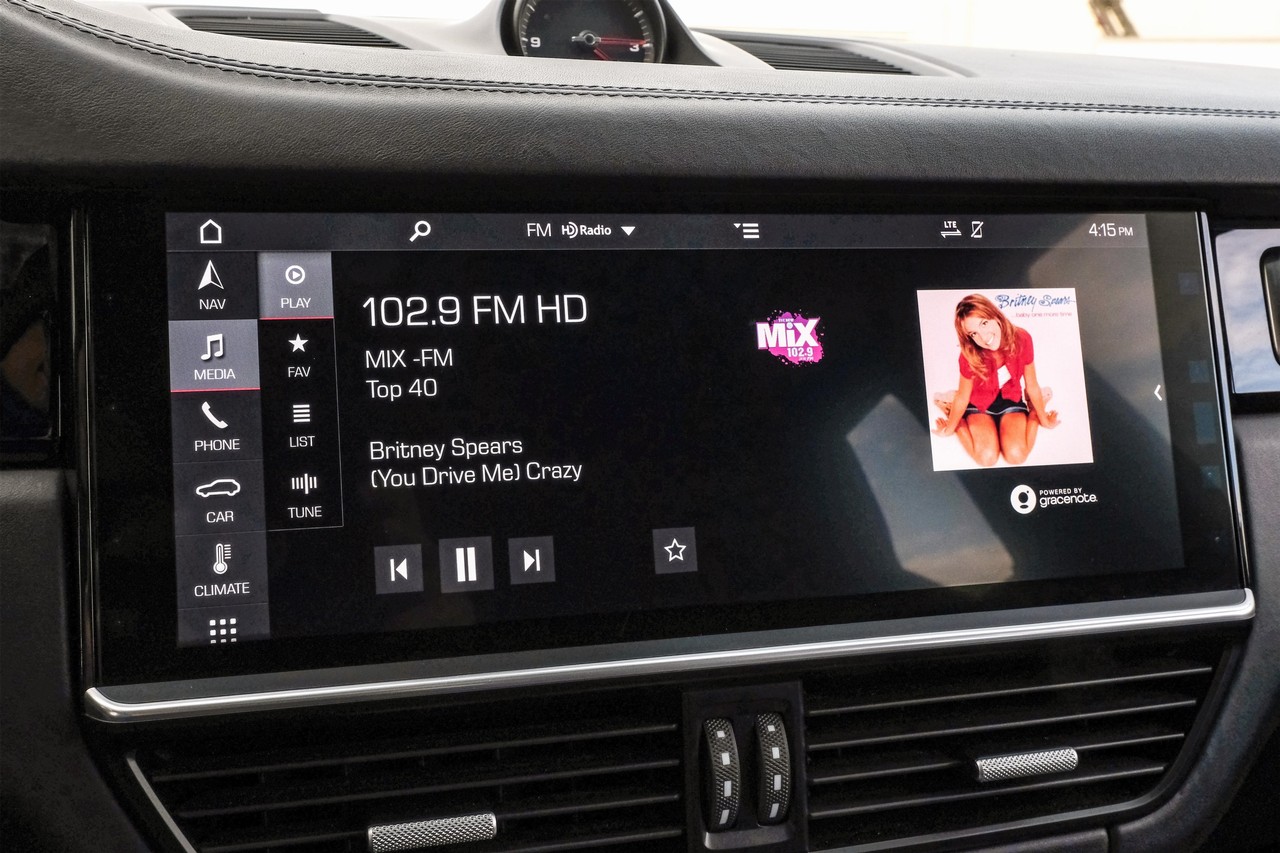 Porsche Cayenne Vehicle Main Gallery Image 36