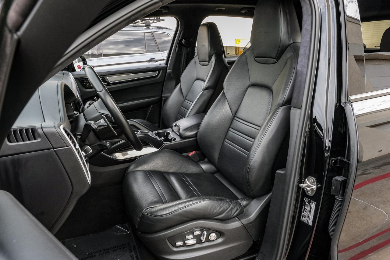 Porsche Cayenne Vehicle Main Gallery Image 37