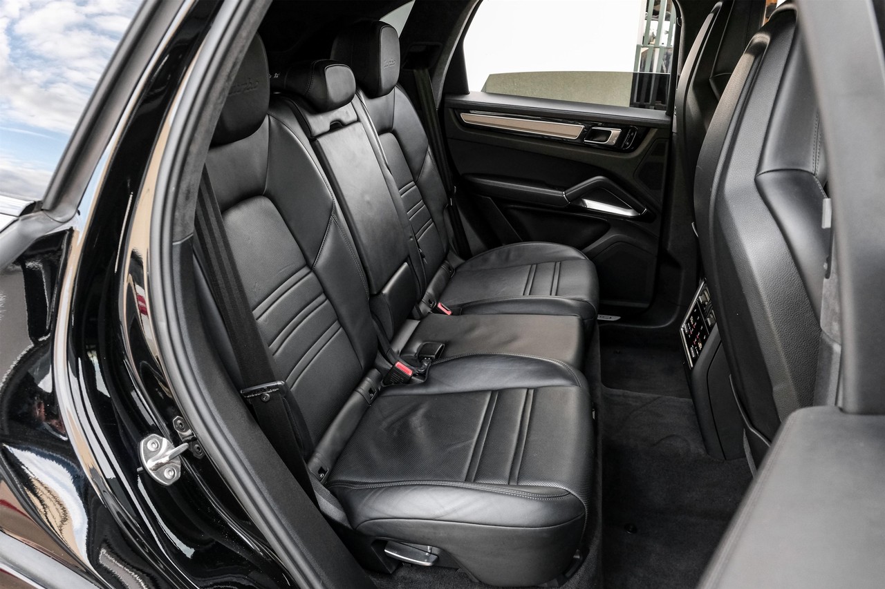 Porsche Cayenne Vehicle Main Gallery Image 42