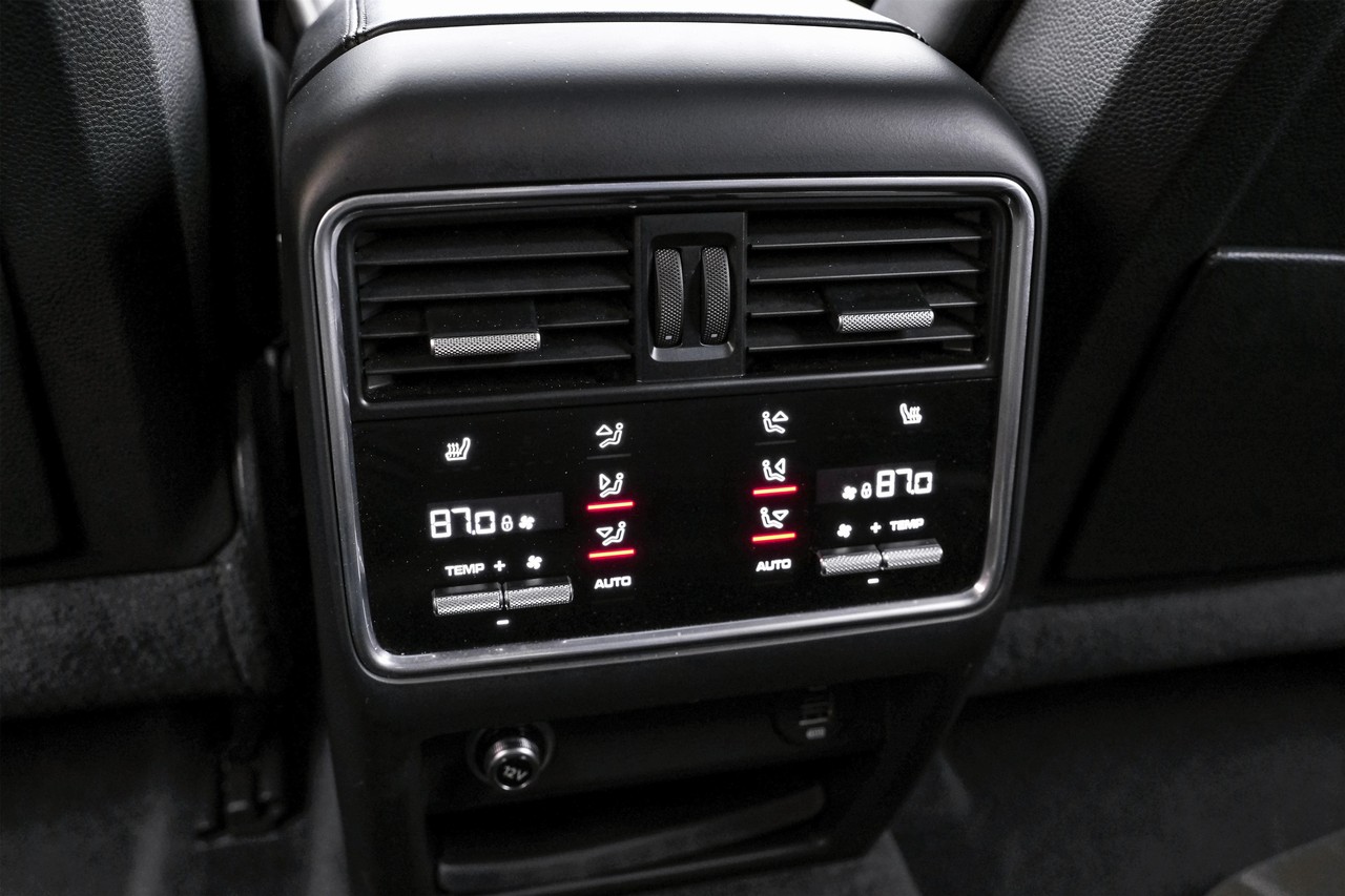 Porsche Cayenne Vehicle Main Gallery Image 45